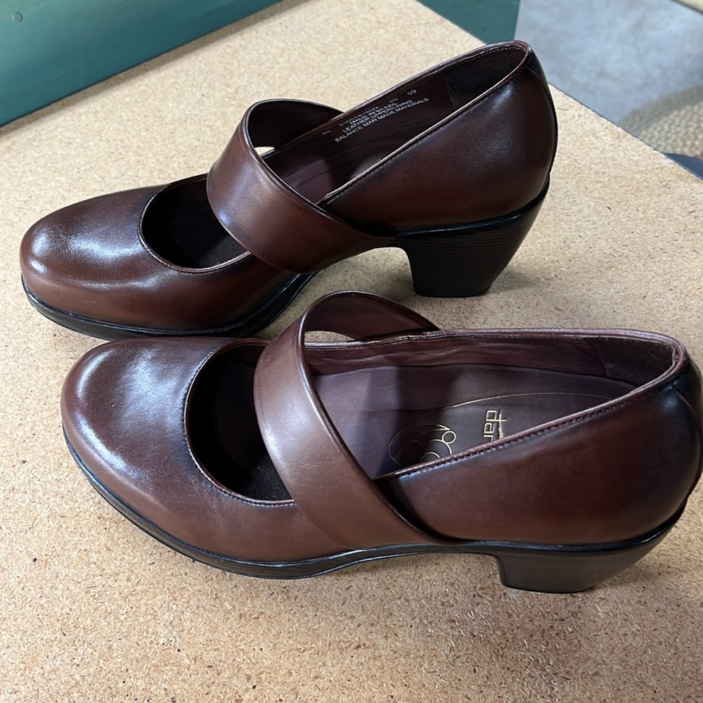Dansko Brown Mary Janes, size 9 (European 40). Excellent, like-new condition.